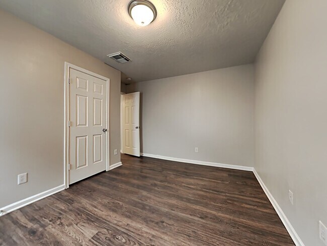 Building Photo - 9010 York Hollow Ln