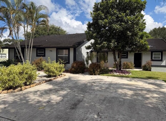 Building Photo - 1392 Riverside Cir