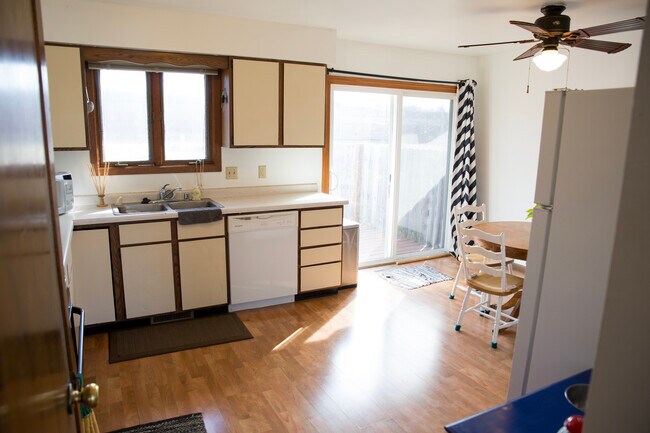 Building Photo - 1317 S Thompson Dr