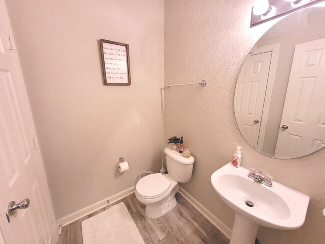 Building Photo - Gorgeous Townhome-Style Condo in Virginia Beach!