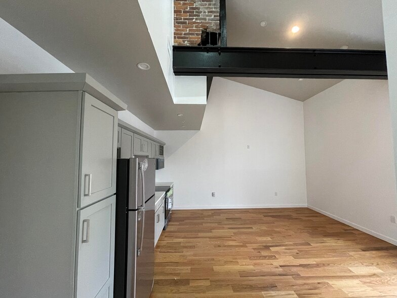 Building Photo - 711 Chew St