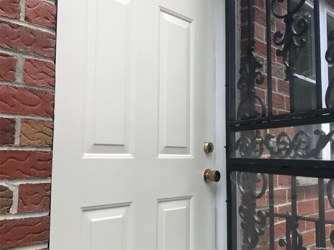 Building Photo - 206-18 45th Rd