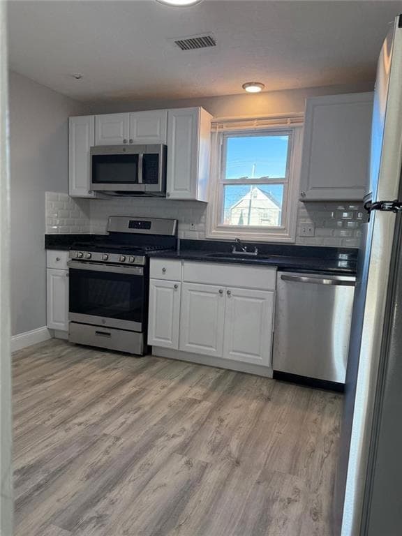 Building Photo - 14 Saratoga Ave