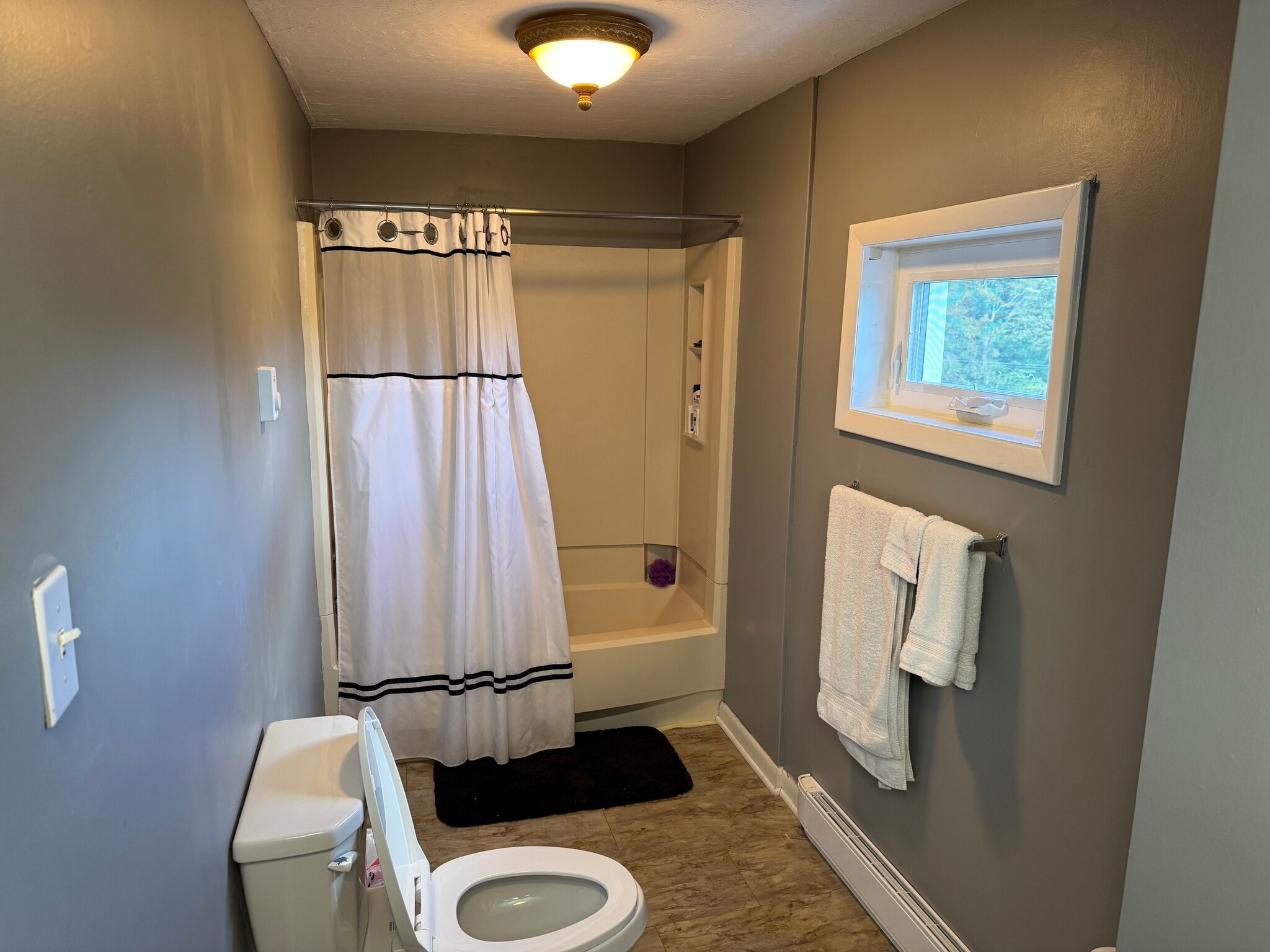 Full bath - 15 Lakeside Dr
