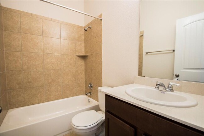 Building Photo - 1609 Desmond St