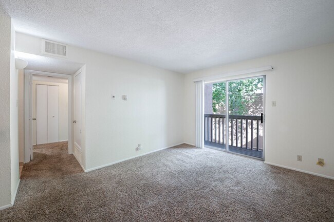 Building Photo - Cozy One-Bedroom at The Reserve