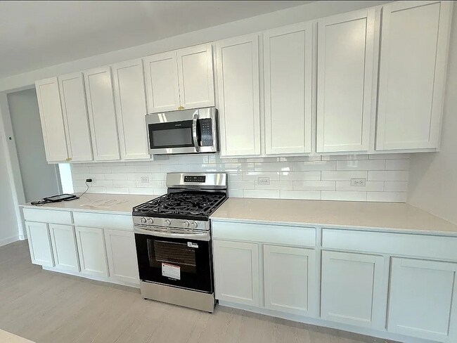 Building Photo - 928 Sugarberry St