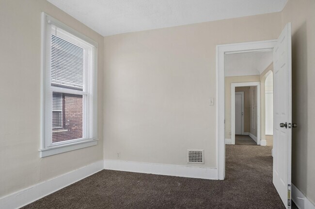 Building Photo - 5032 W Boston Blvd