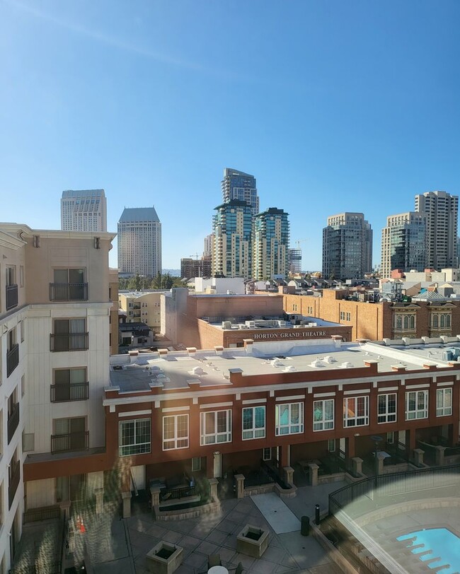 Building Photo - View Gaslamp 1 bedroom Condo with Parking,...