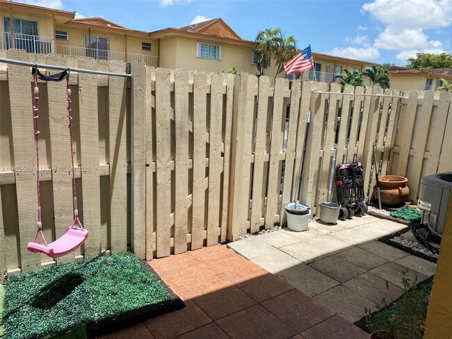 Building Photo - 8350 SW 154th Ave