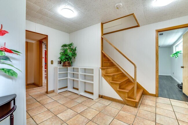 Building Photo - 638 S Segoe Rd