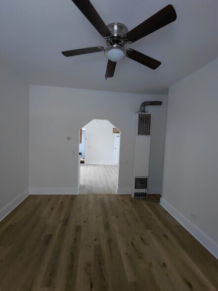 Building Photo - 1018 W 32nd Pl