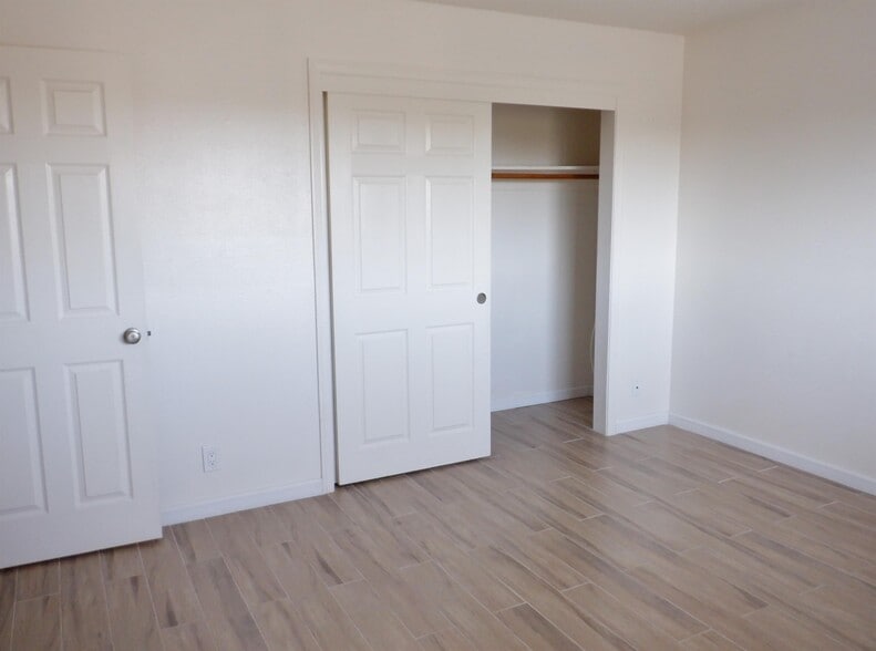 Building Photo - Skyview Apartments