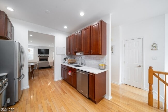 Building Photo - 593 Hartford Dr