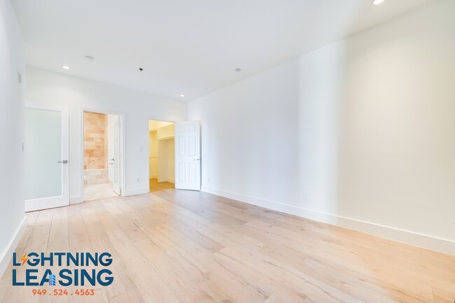 Building Photo - 8811-8815 Burton Way