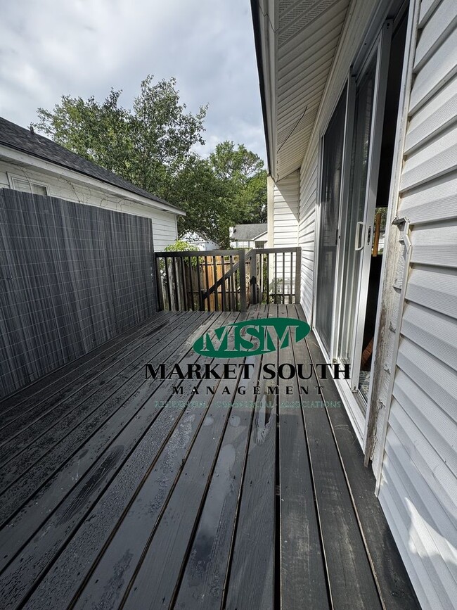 Building Photo - 212 Sugar Mill Dr