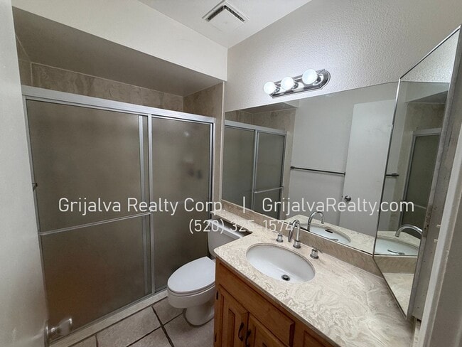 Building Photo - 2 Bedroom, 2 Bath Townhouse for Rent   (Stone/Roger)