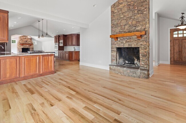 Building Photo - Spacious and Private Home in Biltmore Forest