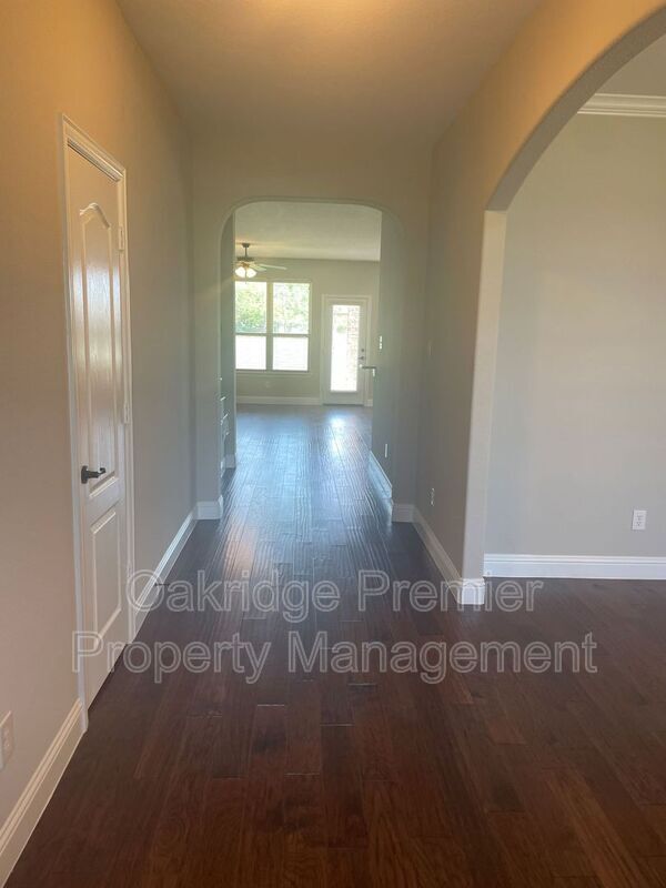Building Photo - 811 Blue Quail Dr