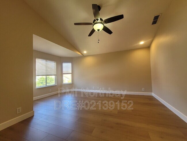 Building Photo - 167 Harvest Dr
