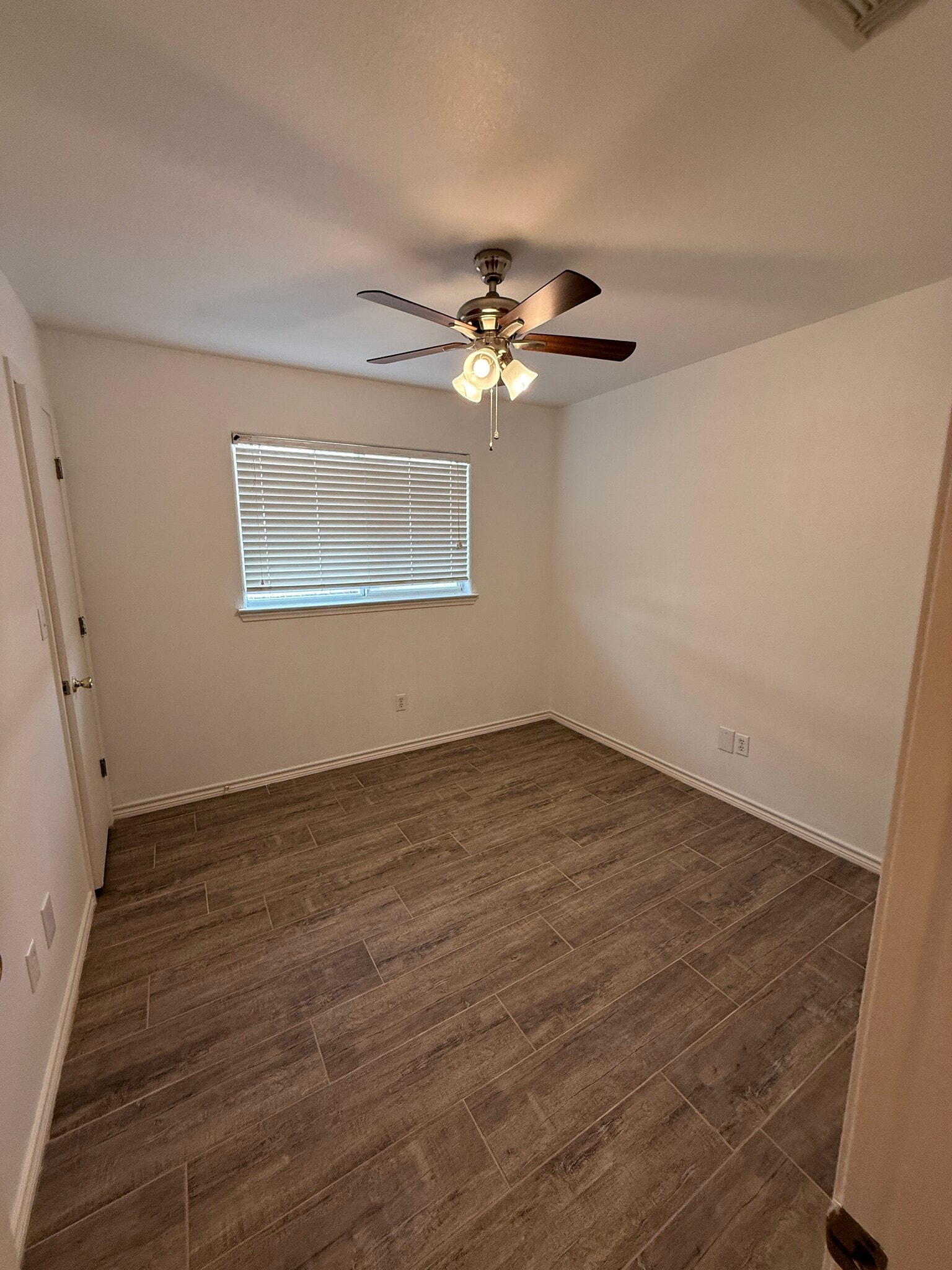 Building Photo - 3806 Los Arroyos Dr