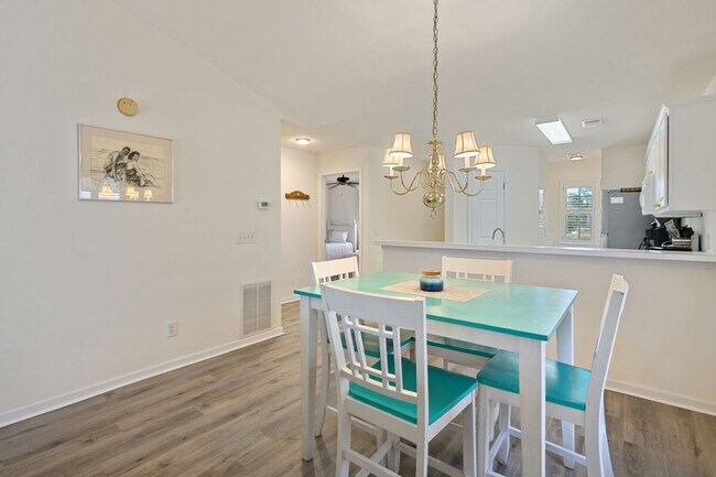 Building Photo - 987 Blue Stem Dr