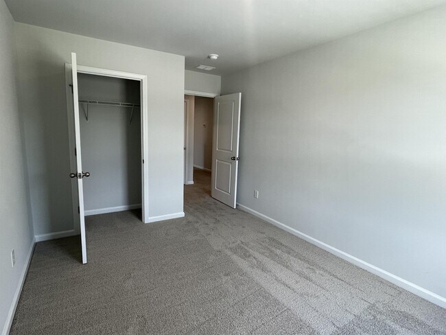 Building Photo - 240 Blue Haw Dr