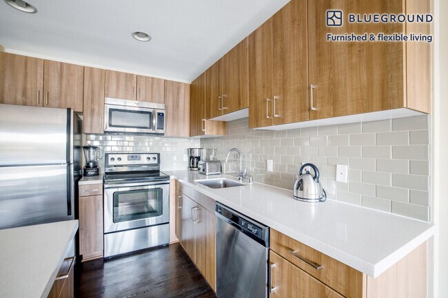 Building Photo - 13955 Tahiti Way