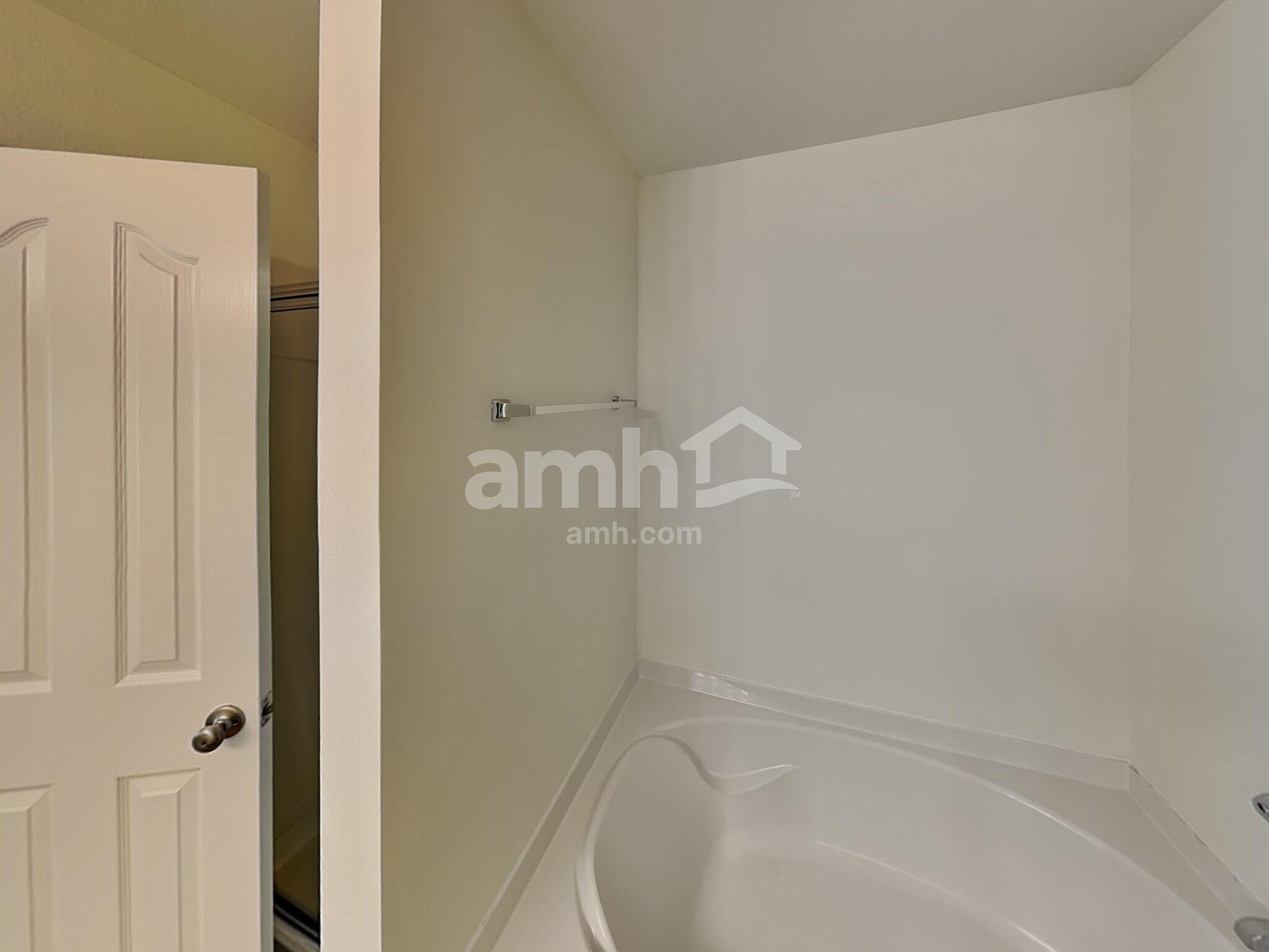 Building Photo - 10717 Pointer Ridge Dr