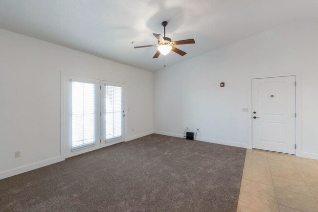 Building Photo - Beautiful 3 Bedroom 2 Bath Torino Village Condo in North Orem