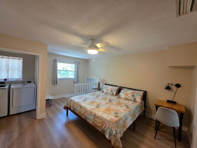 Building Photo - 3/2 Lake House