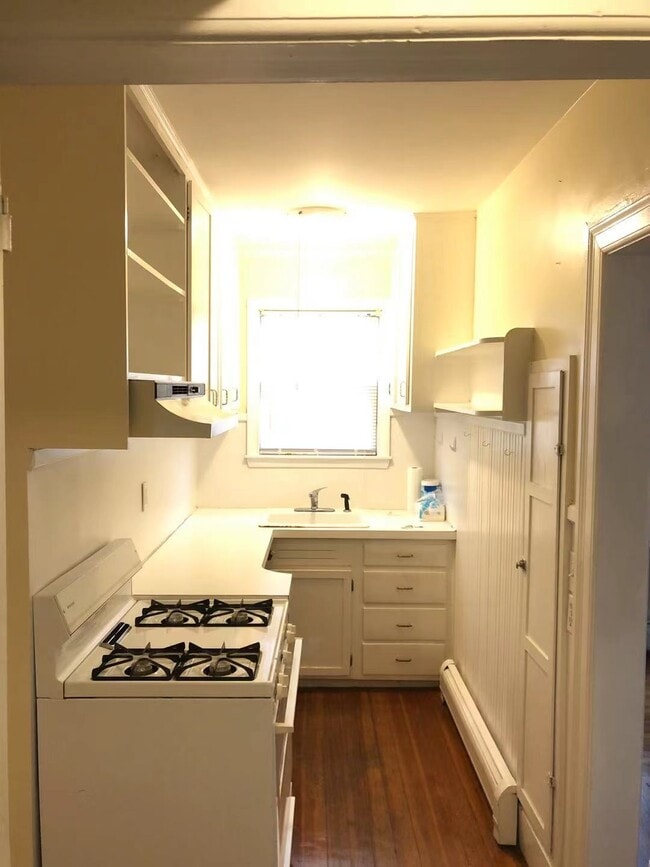 Building Photo - 132 Pitman St