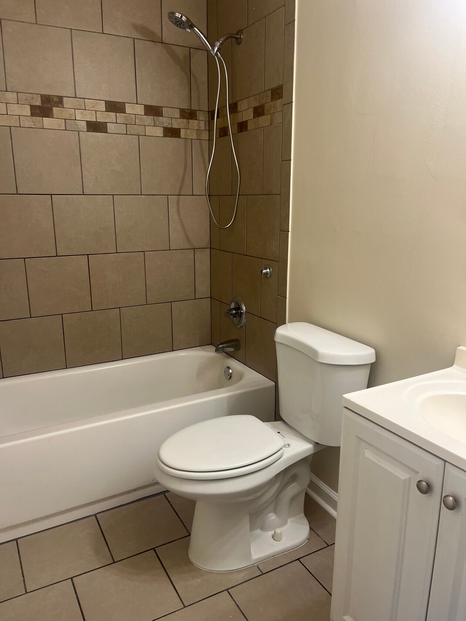 Building Photo - 104 Tuckahoe Square E