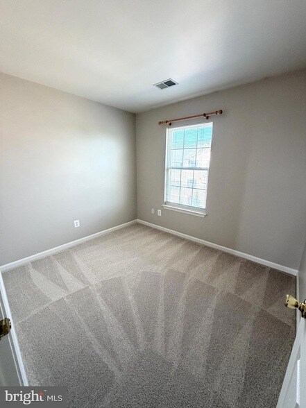 Building Photo - 565 Tuliptree Square NE