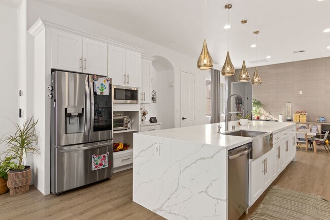 Building Photo - Beautifully Upgraded, Single Story 3 Bed, ...