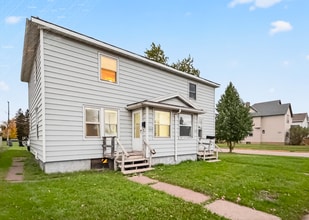 Building Photo - Remodeled 2 Bedroom - AVAILABLE 08/07/2026