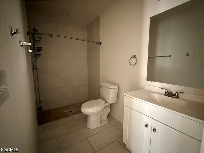 Building Photo - 4712 SE 5th Ave