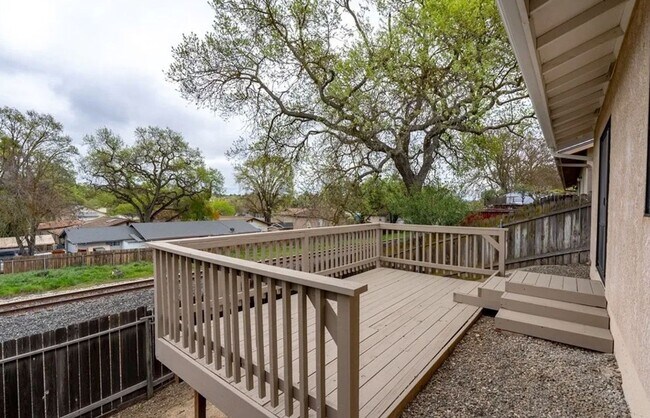 Building Photo - Downtown Duplex