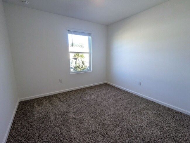 Building Photo - BRAND NEW 3 Bedroom, 2.5 Bath - End Unit - Townhome with Upgrades - located on the Westside - CLO...