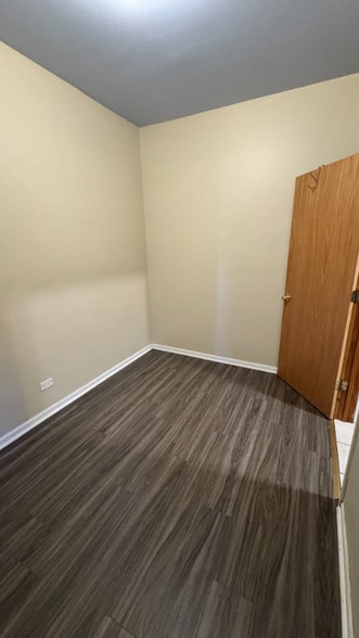 Building Photo - 1818 N Kedvale Ave