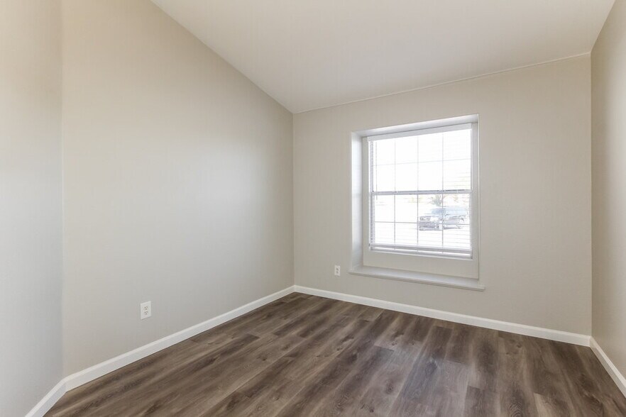 Building Photo - 615 King Revere Ct