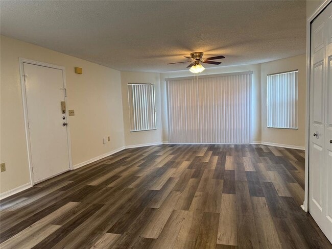Building Photo - 3002 W Fox Squirrel Dr