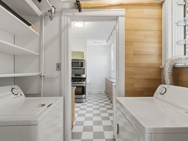 Building Photo - 5108 S Woodlawn Ave