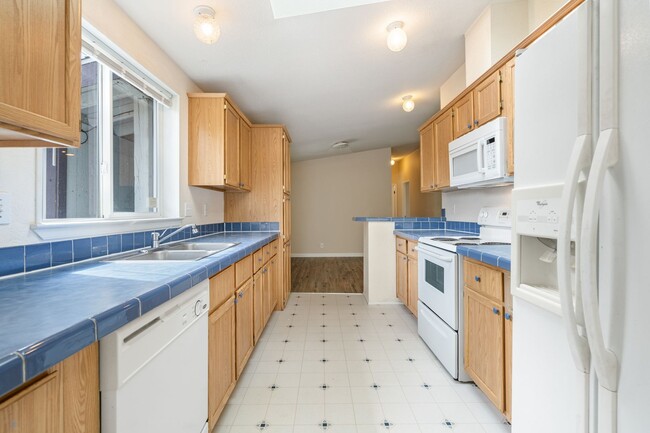 Building Photo - 3BR House Available in Pleasant Valley