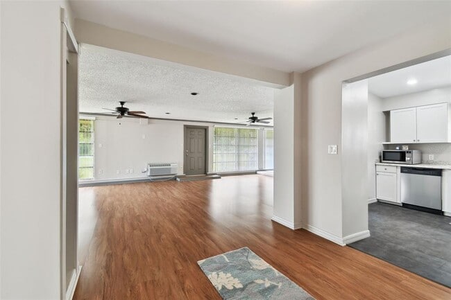 Building Photo - 206 N Montclair Ave