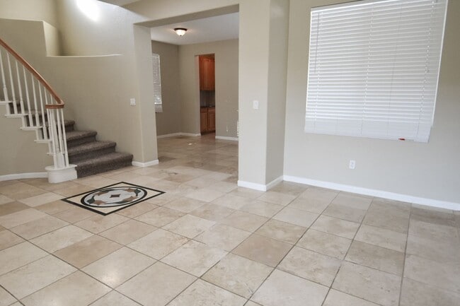 Building Photo - 1725 Dover Cir