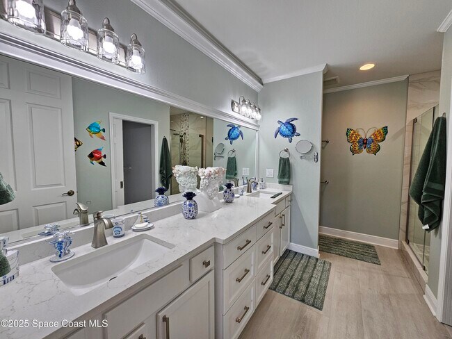 Building Photo - 590 S Banana River Dr