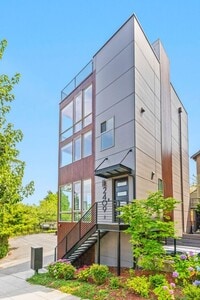 Building Photo - Stunning Ultra-Modern Capitol Hill View Home with Air Conditioning