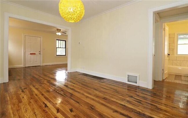 Building Photo - Charming, Updated 3-bedroom 2-bath home!!
