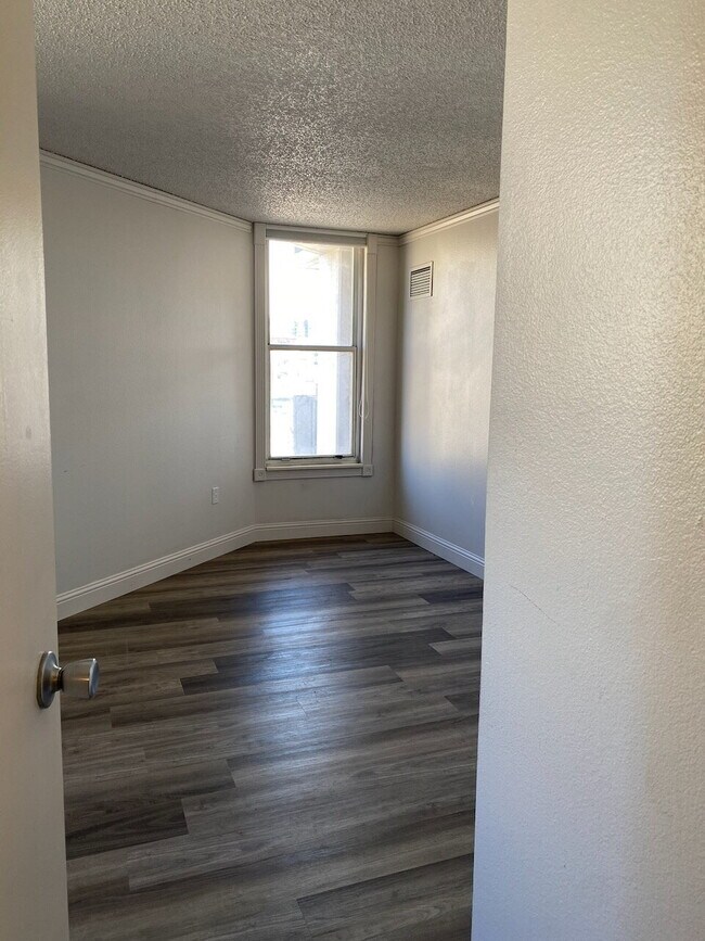 Building Photo - AVAILABLE NOW! Recently remodeled condo on Cherry Creek Trail + Move in Special!